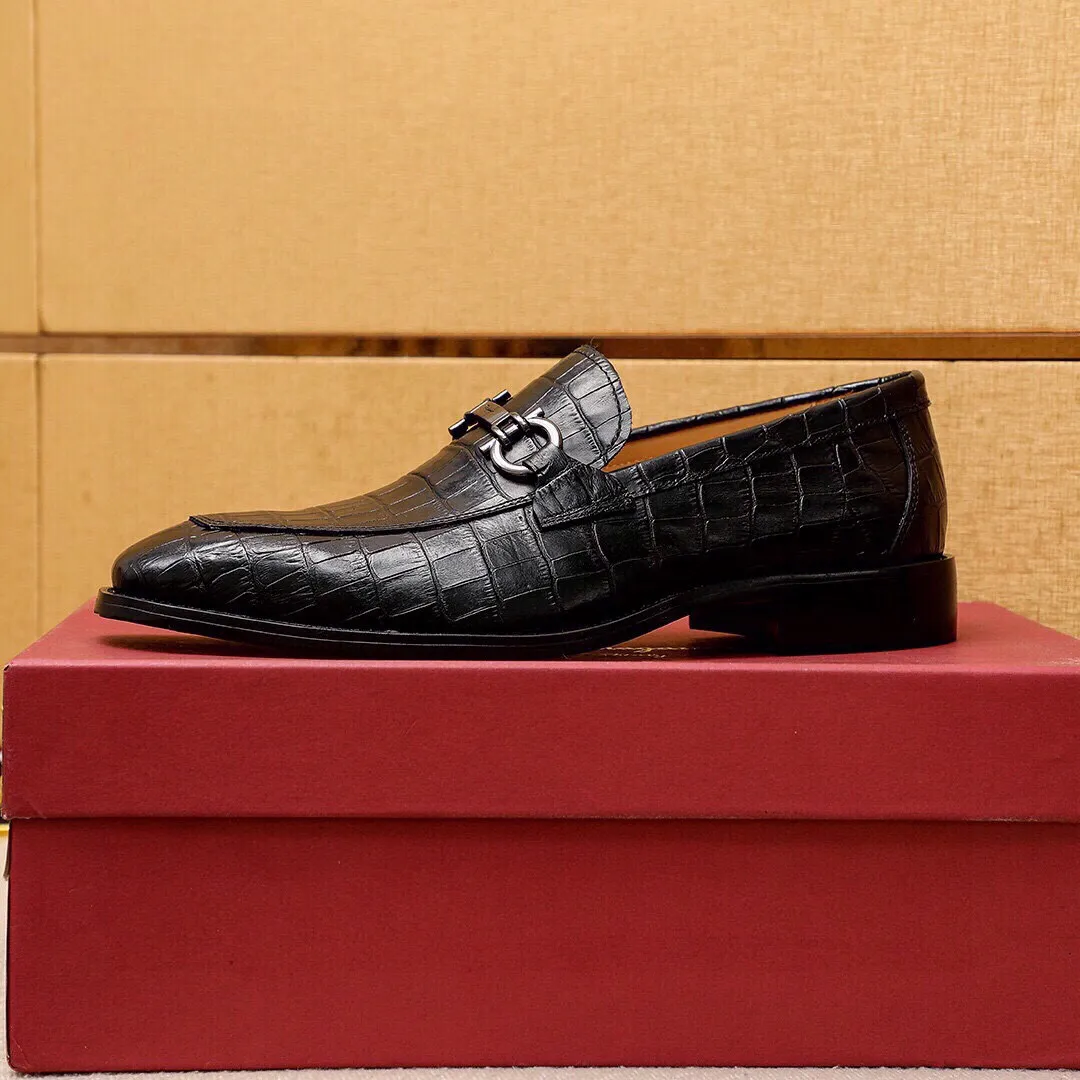 Men's shoes 💰460 💐 Product trademark: Ferragamo "Ferragamo" casual leather shoes Regular size: 38-44 (custom-made at 45.46.47🉑️) Product materials: Selected imported first-layer calfskin embossed upper + original hardware buckle, imported water-dyed cow leather lining. Strong three-dimensional visual effect, combined outsole Color: 2⃣️colors available